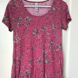 Lularoe Classic Tee, XS, Roses Print! EUC